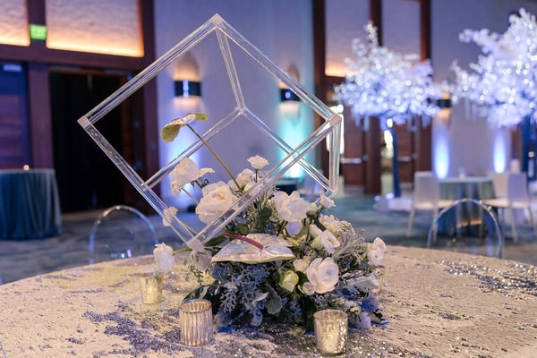 Table centerpiece with white flowers